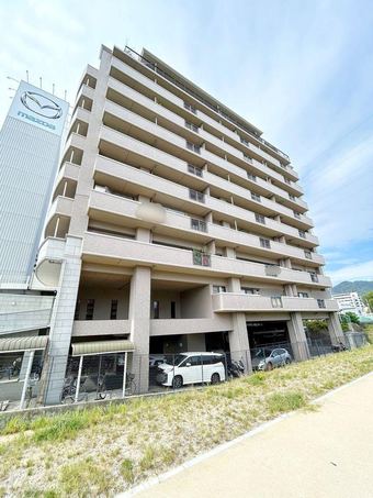 3LDK apartment in Asaminami Ward