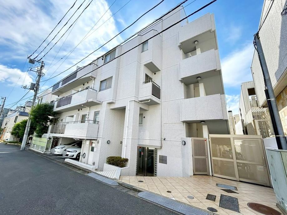 1LDK apartment in Minato Ward, Tokyo - Photo 1