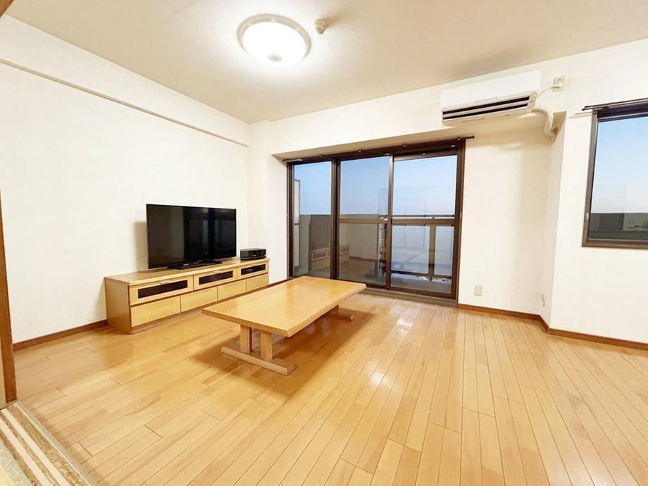 2LDK+S apartment in Joto Ward, Osaka - Photo 1