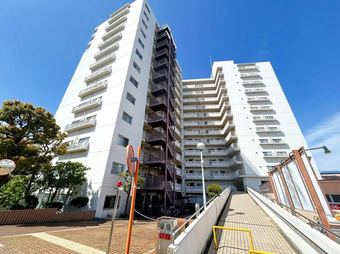 2LDK+S apartment in Miyakojima Ward