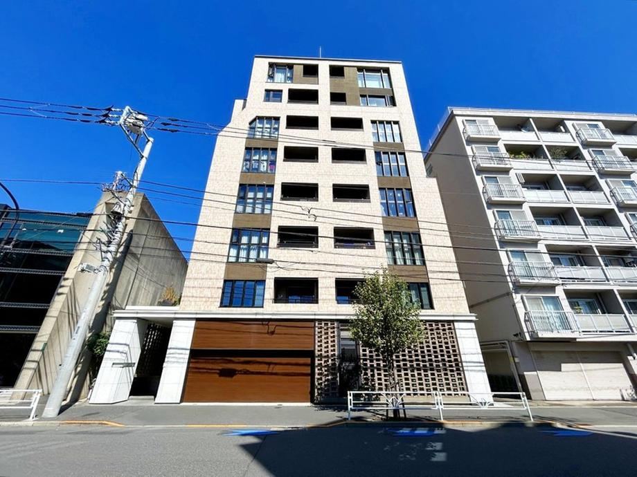 2LDK apartment in Shibuya Ward, Tokyo - Photo 1