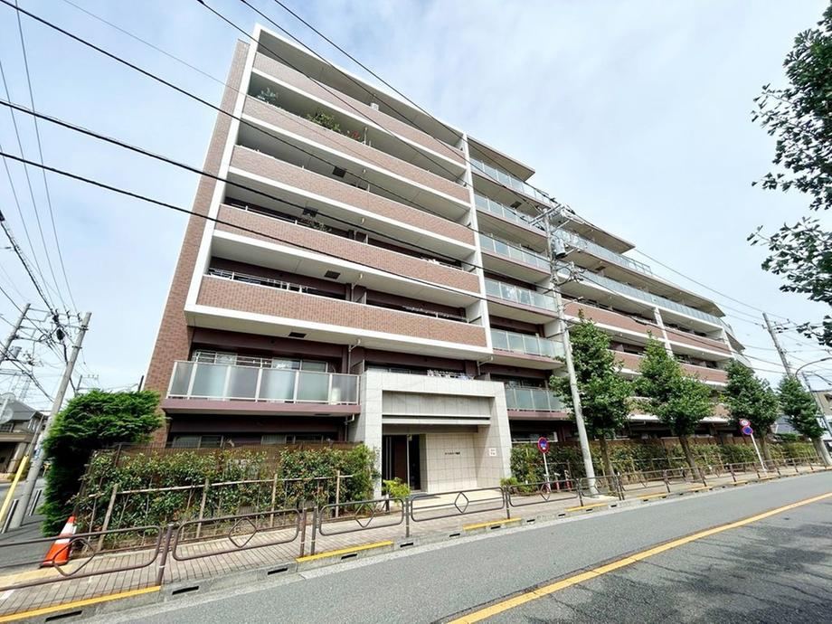 4LDK apartment in Mitaka, Tokyo - Photo 1