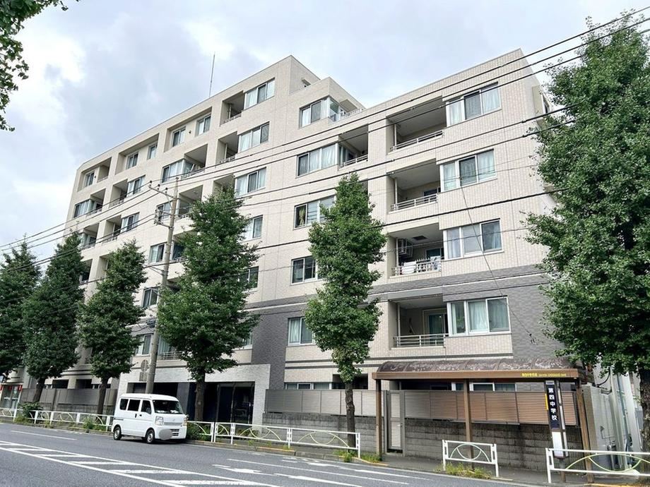 3LDK apartment in Fuchu, Tokyo - Photo 1