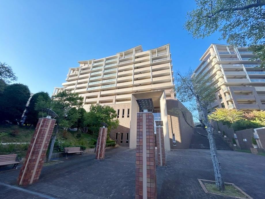 4LDK apartment in Hirakata, Osaka - Photo 1