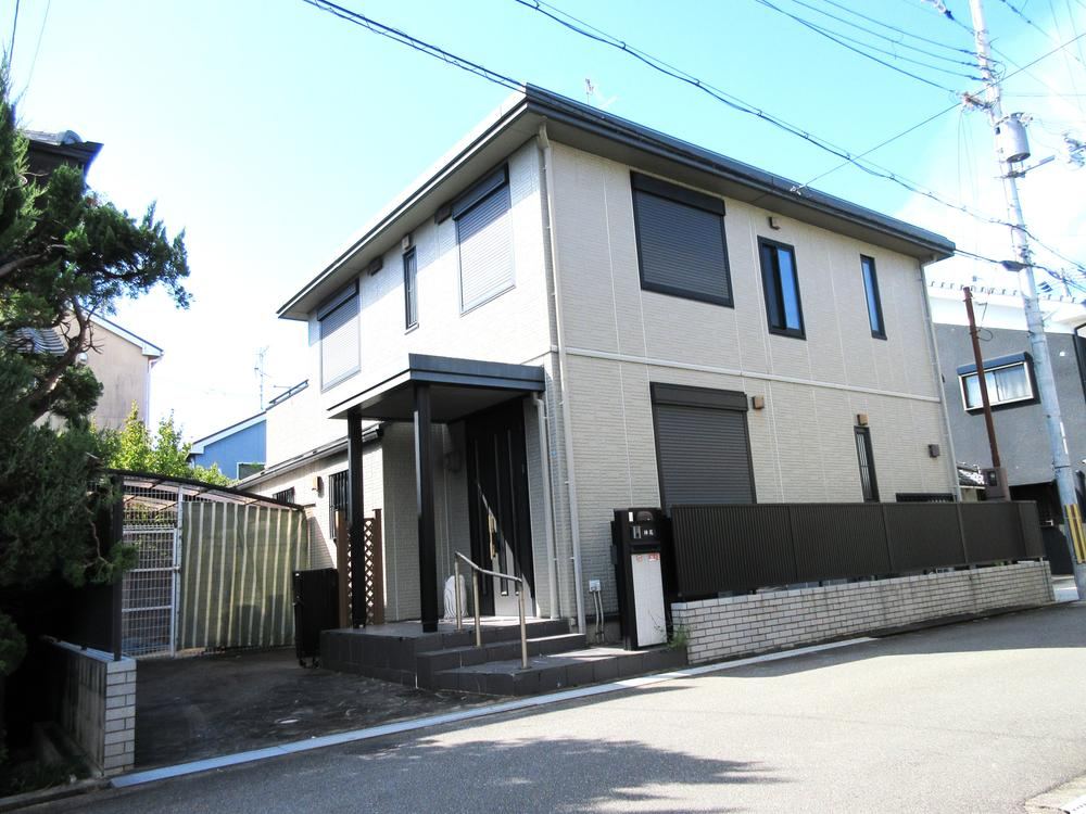 6LDK house in Hirakata, Osaka - Photo 1