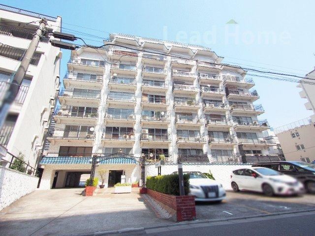 2LDK apartment in Minato Ward, Tokyo - Photo 1