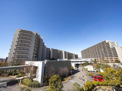 3LDK apartment in Hino, Tokyo - Photo 1