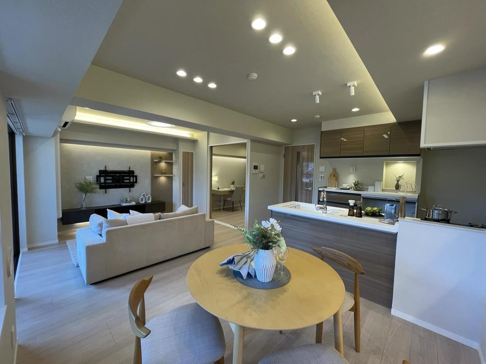 2LDK apartment in Minato Ward, Tokyo - Photo 1