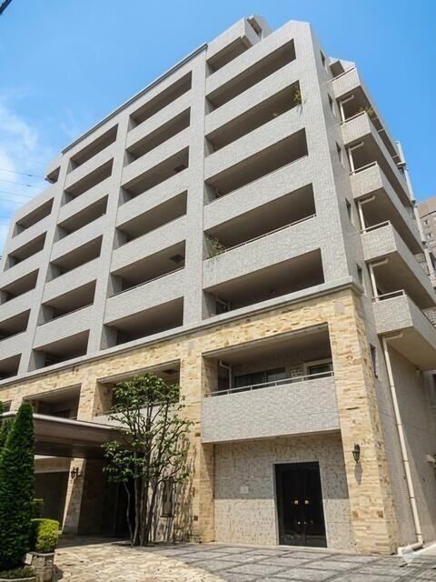 2LDK apartment in Minato Ward, Tokyo - Photo 1