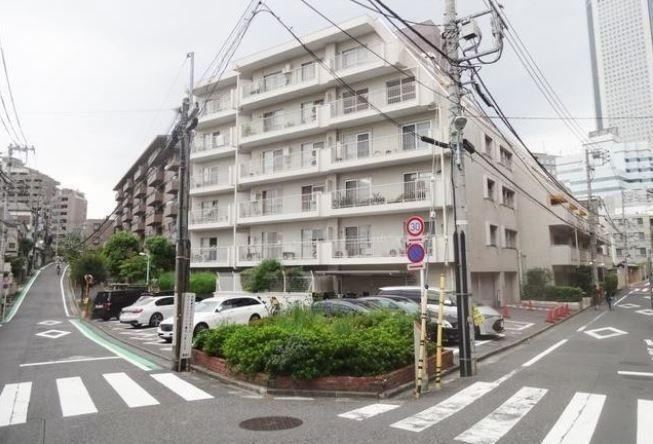 1LDK apartment in Shibuya Ward, Tokyo - Photo 1
