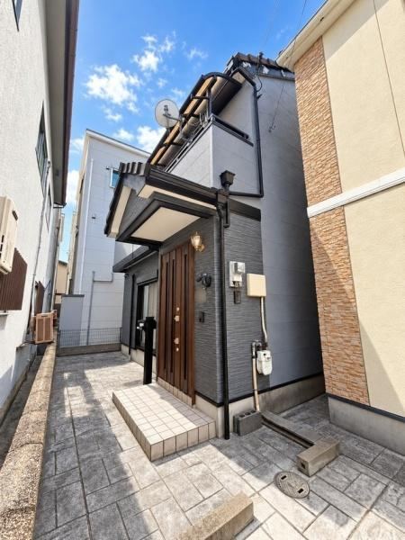 4LDK house in Higashiosaka, Osaka - Photo 1