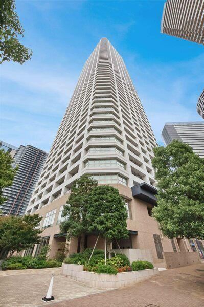 2LDK apartment in Shinjuku Ward, Tokyo - Photo 1