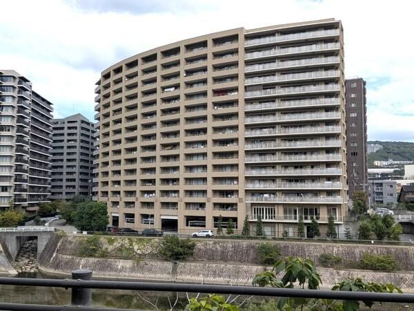3LDK apartment in Takarazuka, Hyogo - Photo 1