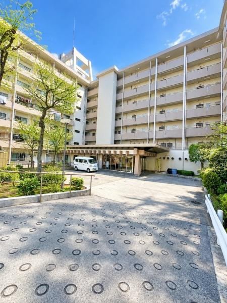 2LDK apartment in Tsurumi Ward, Yokohama, Kanagawa - Photo 1