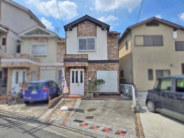 4LDK house in Yao, Osaka - Photo 1