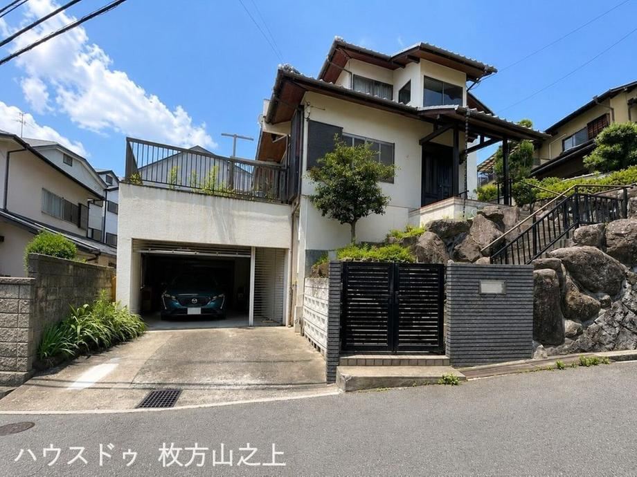 4LDK house in Hirakata, Osaka - Photo 1