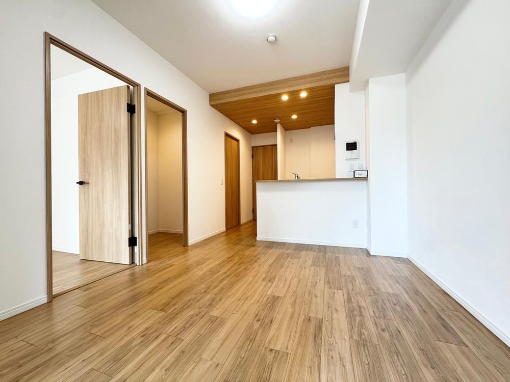 2LDK+S apartment in Nishi Ward, Osaka - Photo 1