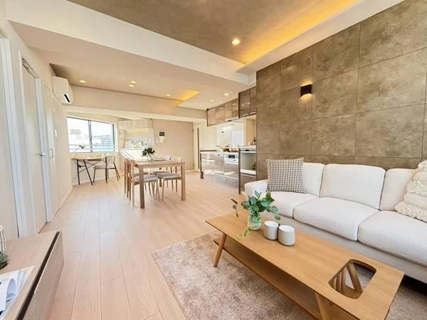 2LDK apartment in Shinjuku Ward, Tokyo - Photo 1