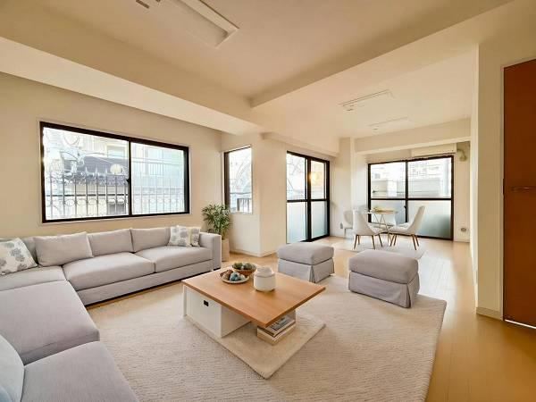 2LDK apartment in Shinjuku Ward, Tokyo - Photo 1