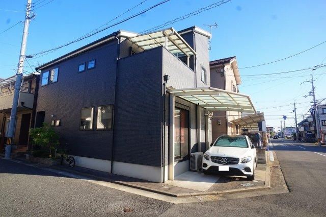 4LDK house in Yao, Osaka - Photo 1