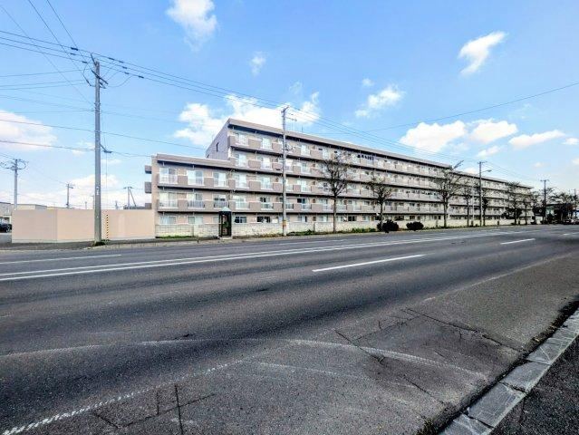 4LDK apartment in Ebetsu, Hokkaido - Photo 1