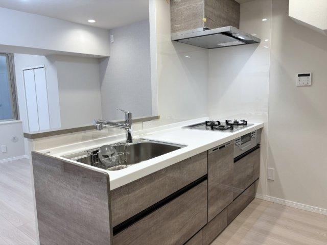 2LDK apartment in Nakano Ward, Tokyo - Photo 1