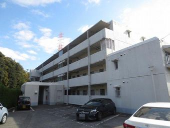3LDK apartment in Nishi Ward