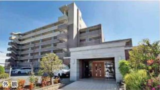 4LDK apartment in Higashimatsuyama, Saitama - Photo 1