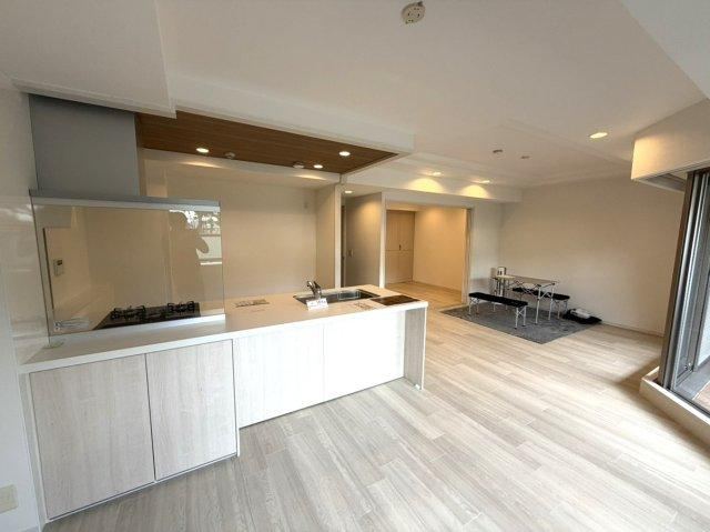 3LDK+S apartment in Higashinada Ward, Kobe, Hyogo - Photo 1