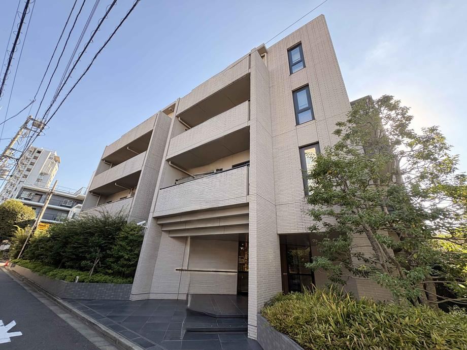 2LDK apartment in Shibuya Ward, Tokyo - Photo 1