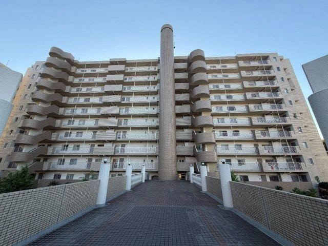 4LDK apartment in Yoshikawa, Saitama - Photo 1