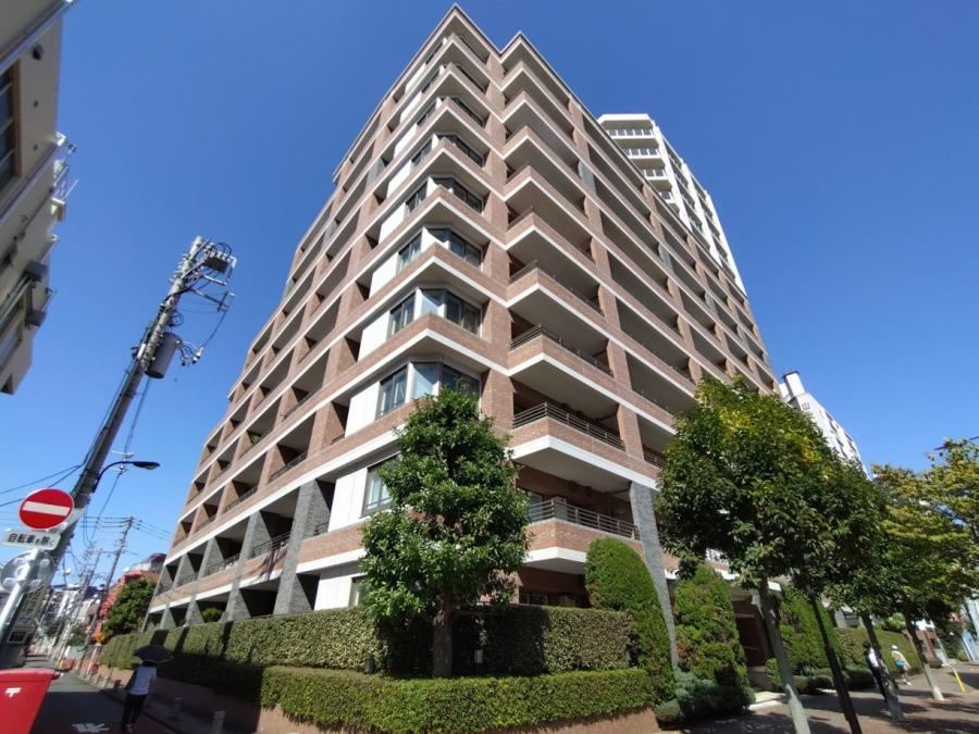 3LDK apartment in Shinjuku Ward, Tokyo - Photo 1