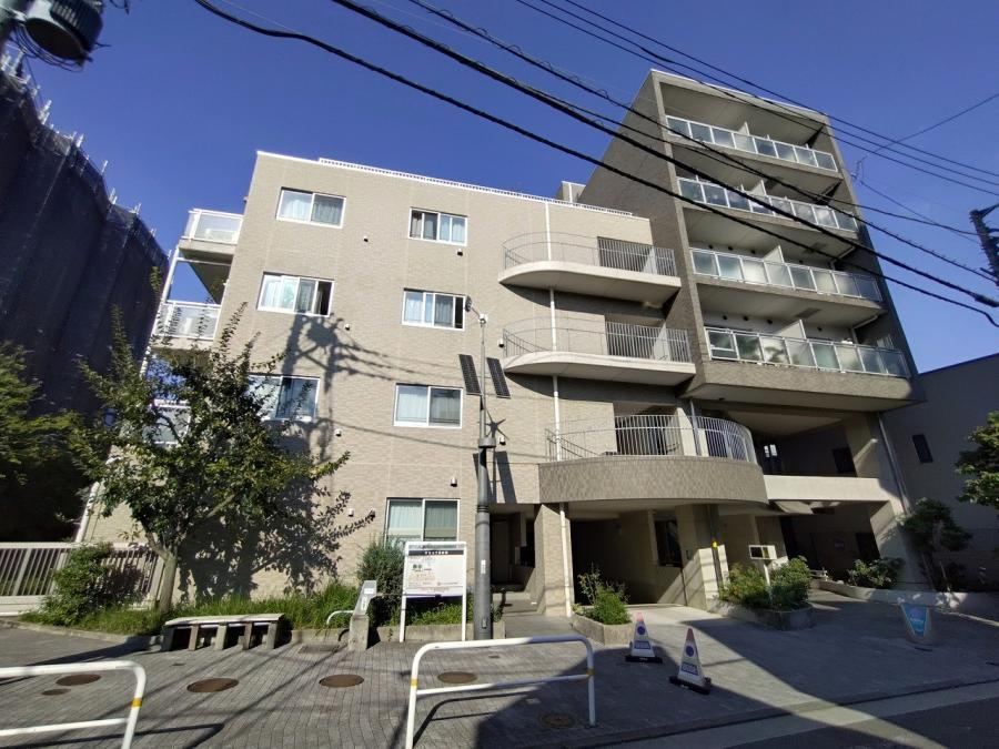 1LDK apartment in Shinjuku Ward, Tokyo - Photo 1
