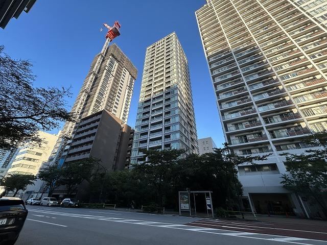 2LDK apartment in Minato Ward, Tokyo - Photo 1