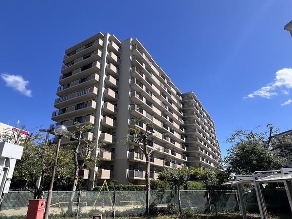 3LDK apartment in Itami, Hyogo - Photo 1