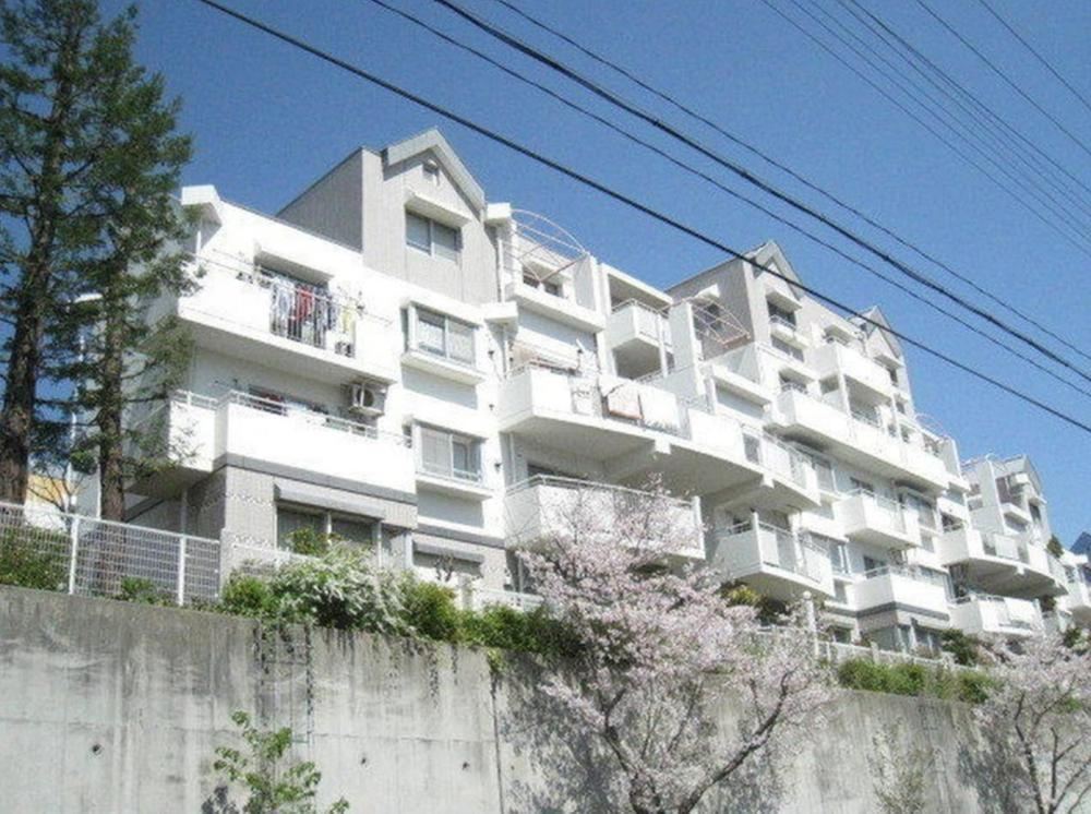 3LDK apartment in Takatsuki, Osaka - Photo 1