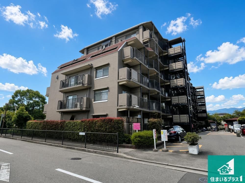 4LDK apartment in Takarazuka, Hyogo - Photo 1