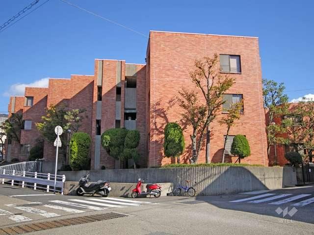 4LDK apartment in Nada Ward, Kobe, Hyogo - Photo 1