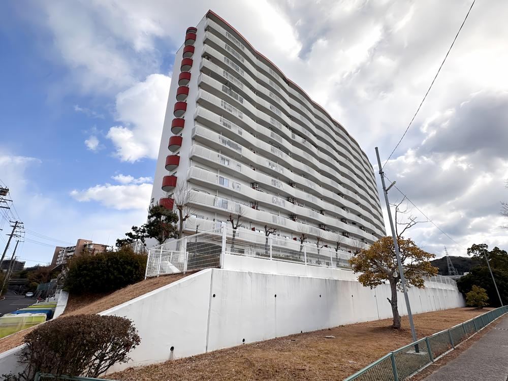 4DK apartment in Suma Ward, Kobe, Hyogo - Photo 1