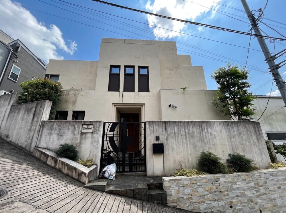 5LDK house in Shibuya Ward, Tokyo - Photo 1