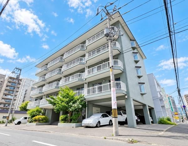 3LDK+S apartment in Chuo Ward, Sapporo, Hokkaido - Photo 1