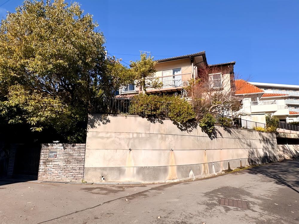 5LDK house in Suma Ward, Kobe, Hyogo - Photo 1