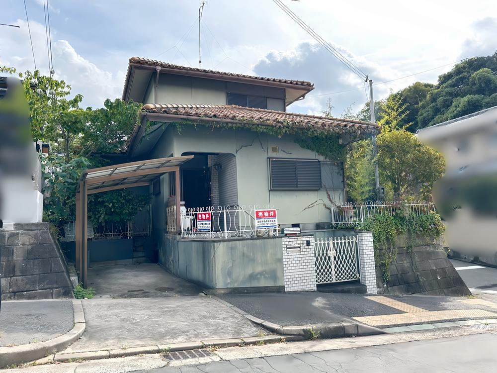4LDK house in Suma Ward, Kobe, Hyogo - Photo 1