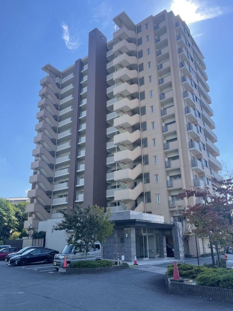 4LDK apartment in Kameyama, Mie - Photo 1
