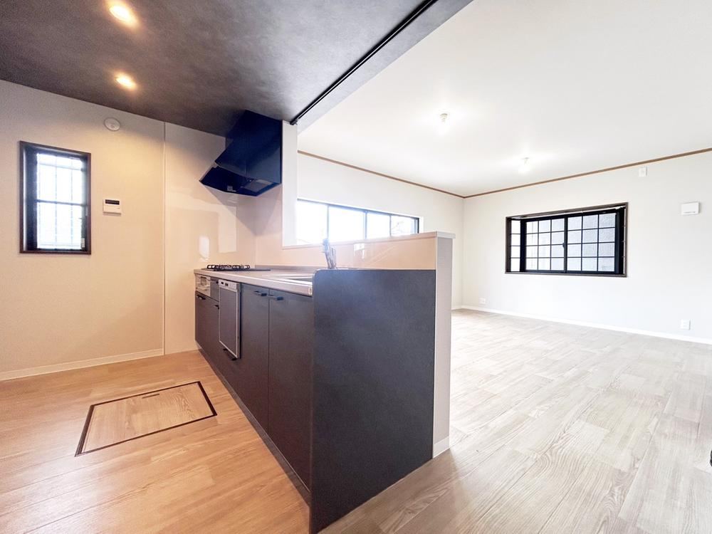 4LDK house in Takatsuki, Osaka - Photo 1
