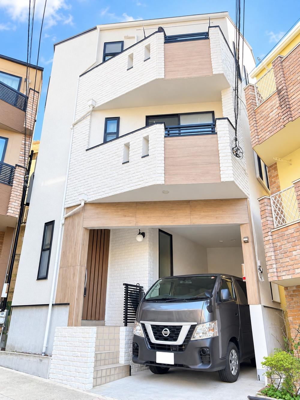 2LDK house in Minato Ward, Tokyo - Photo 1