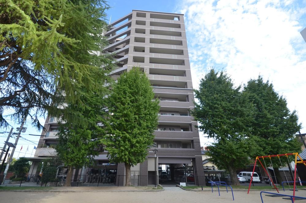 4LDK apartment in Kurume, Fukuoka - Photo 1