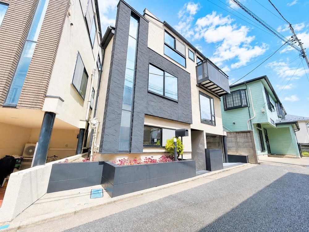 3LDK house in Meguro Ward, Tokyo - Photo 1