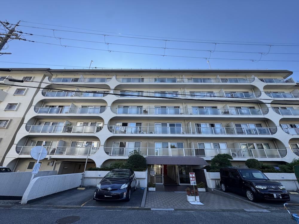 3LDK apartment in Toyonaka, Osaka - Photo 1