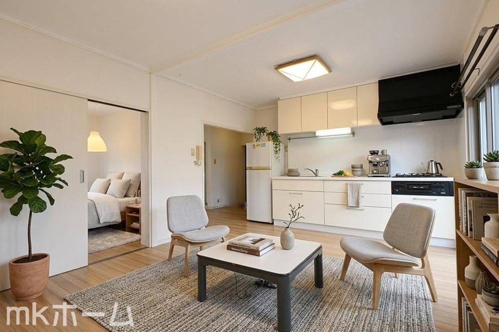 2LDK apartment in Mihama Ward, Chiba - Photo 1